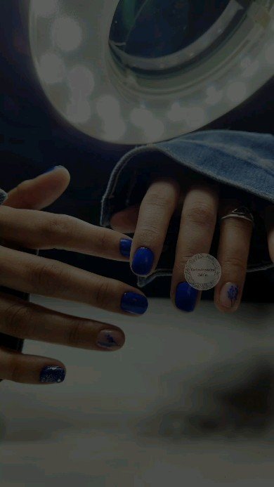 Nail art azul